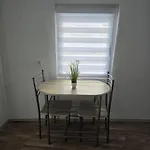 Mary Haus In Biebertal-bieber, 4 Und 8 Betten, 1 App, Mit 3 Zimmer, 6 Betten, Bad, 1 App, Mit 1 Zimmer, 2 Betten, Bad, Naehe Und Wetzlar, Mit Kueche, Wlan, Parkplatz Appartement
