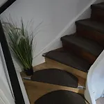 Mary Haus In Biebertal-bieber, 4 Und 8 Betten, 1 App, Mit 3 Zimmer, 6 Betten, Bad, 1 App, Mit 1 Zimmer, 2 Betten, Bad, Naehe Und Wetzlar, Mit Kueche, Wlan, Parkplatz Appartement