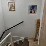 Mary Haus In Biebertal-bieber, 4 Und 8 Betten, 1 App, Mit 3 Zimmer, 6 Betten, Bad, 1 App, Mit 1 Zimmer, 2 Betten, Bad, Naehe Und Wetzlar, Mit Kueche, Wlan, Parkplatz