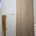 Mary Haus In Biebertal-bieber, 4 Und 8 Betten, 1 App, Mit 3 Zimmer, 6 Betten, Bad, 1 App, Mit 1 Zimmer, 2 Betten, Bad, Naehe Und Wetzlar, Mit Kueche, Wlan, Parkplatz Appartement