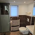 Mary Haus In Biebertal-bieber, 4 Und 8 Betten, 1 App, Mit 3 Zimmer, 6 Betten, Bad, 1 App, Mit 1 Zimmer, 2 Betten, Bad, Naehe Und Wetzlar, Mit Kueche, Wlan, Parkplatz * Gießen