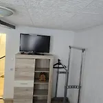 Mary Haus In Biebertal-bieber, 4 Und 8 Betten, 1 App, Mit 3 Zimmer, 6 Betten, Bad, 1 App, Mit 1 Zimmer, 2 Betten, Bad, Naehe Und Wetzlar, Mit Kueche, Wlan, Parkplatz Appartement Gießen