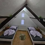 Appartement Mary Haus In Biebertal-bieber, 4 Und 8 Betten, 1 App, Mit 3 Zimmer, 6 Betten, Bad, 1 App, Mit 1 Zimmer, 2 Betten, Bad, Naehe Und Wetzlar, Mit Kueche, Wlan, Parkplatz *