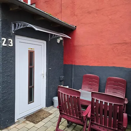 Mary Haus In Biebertal-bieber, 4 Und 8 Betten, 1 App, Mit 3 Zimmer, 6 Betten, Bad, 1 App, Mit 1 Zimmer, 2 Betten, Bad, Naehe Und Wetzlar, Mit Kueche, Wlan, Parkplatz *