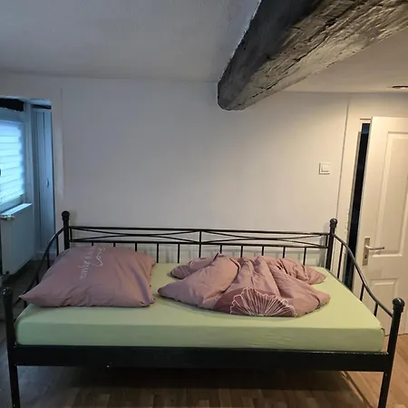 公寓 Mary Haus In Biebertal-bieber, 4 Und 8 Betten, 1 App, Mit 3 Zimmer, 6 Betten, Bad, 1 App, Mit 1 Zimmer, 2 Betten, Bad, Mit Kueche, Wlan, Parkplatz, Naehe Und Wetzlar Gießen