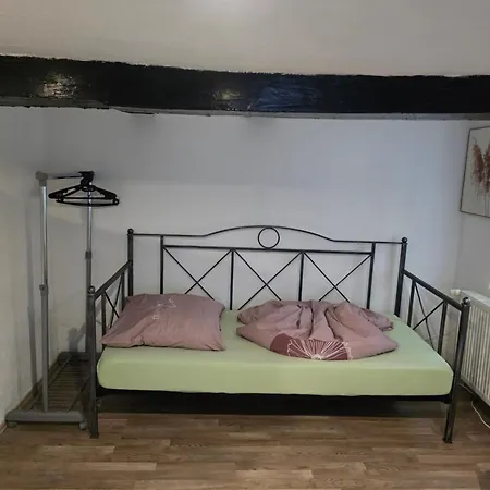 Mary Haus In Biebertal-bieber, 4 Und 8 Betten, 1 App, Mit 3 Zimmer, 6 Betten, Bad, 1 App, Mit 1 Zimmer, 2 Betten, Bad, Mit Kueche, Wlan, Parkplatz, Naehe Und Wetzlar * Gießen