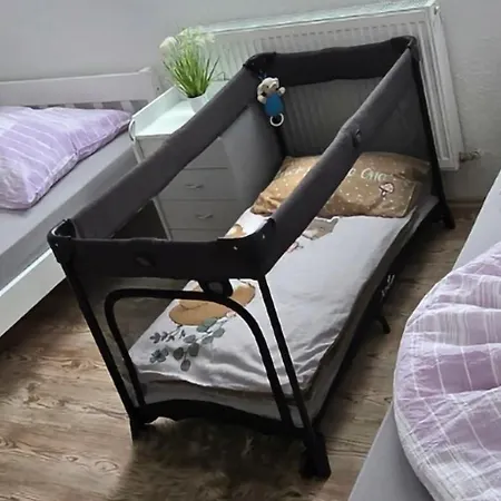 Mary Haus In Biebertal-bieber, 4 Und 8 Betten, 1 App, Mit 3 Zimmer, 6 Betten, Bad, 1 App, Mit 1 Zimmer, 2 Betten, Bad, Mit Kueche, Wlan, Parkplatz, Naehe Und Wetzlar *